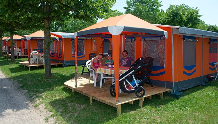 bungalowtent_gran_gusto_del_garda.jpg